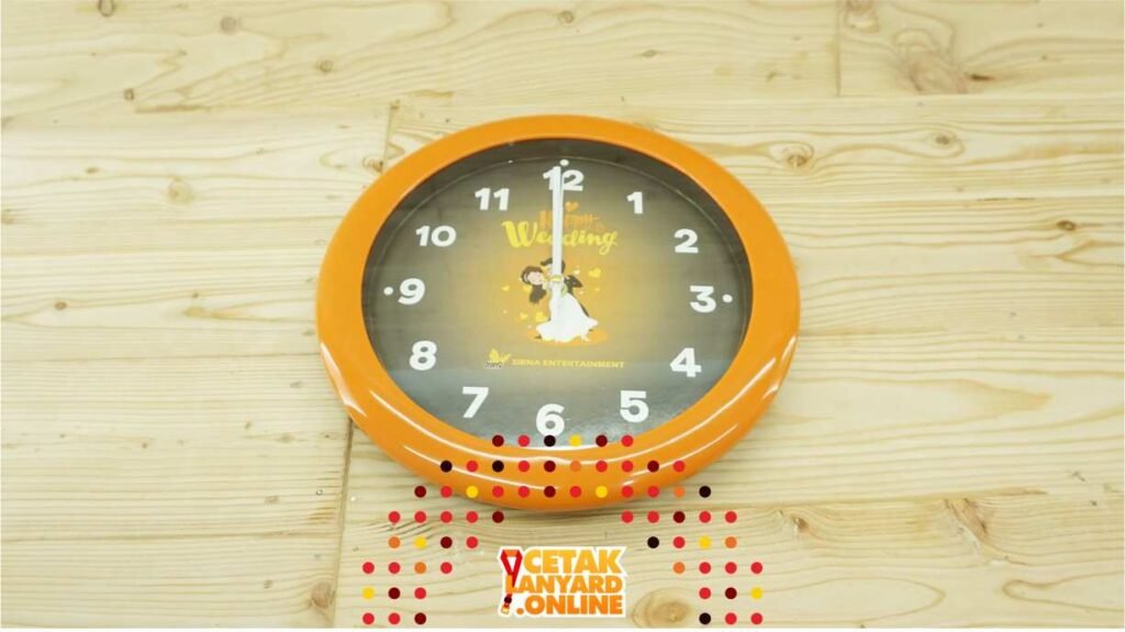 jam dinding karakter CONTOH jam dinding karakter CONTOH